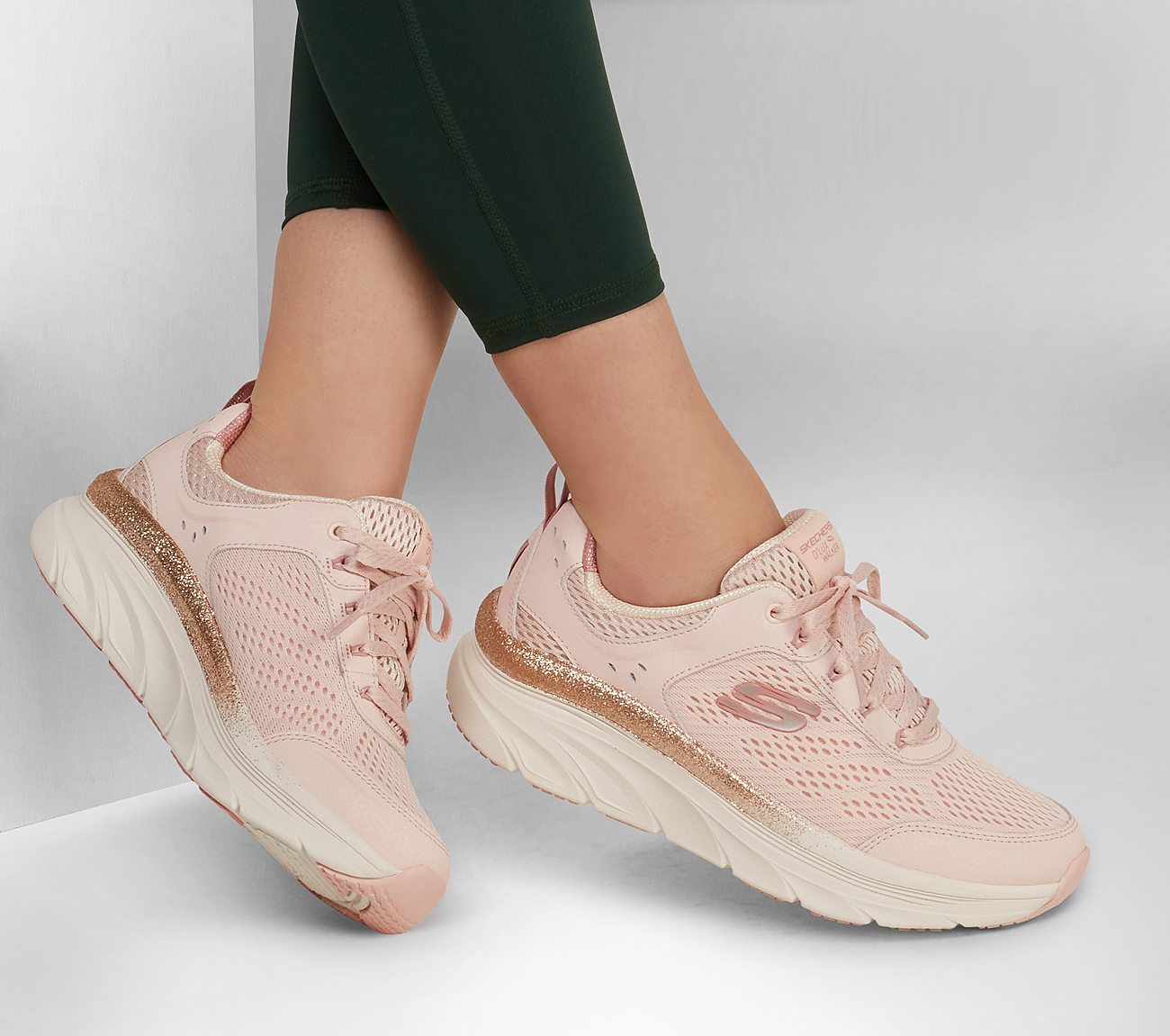 Relaxed Fit: D'Lux Walker - Glorious Motion Shoe Skechers
