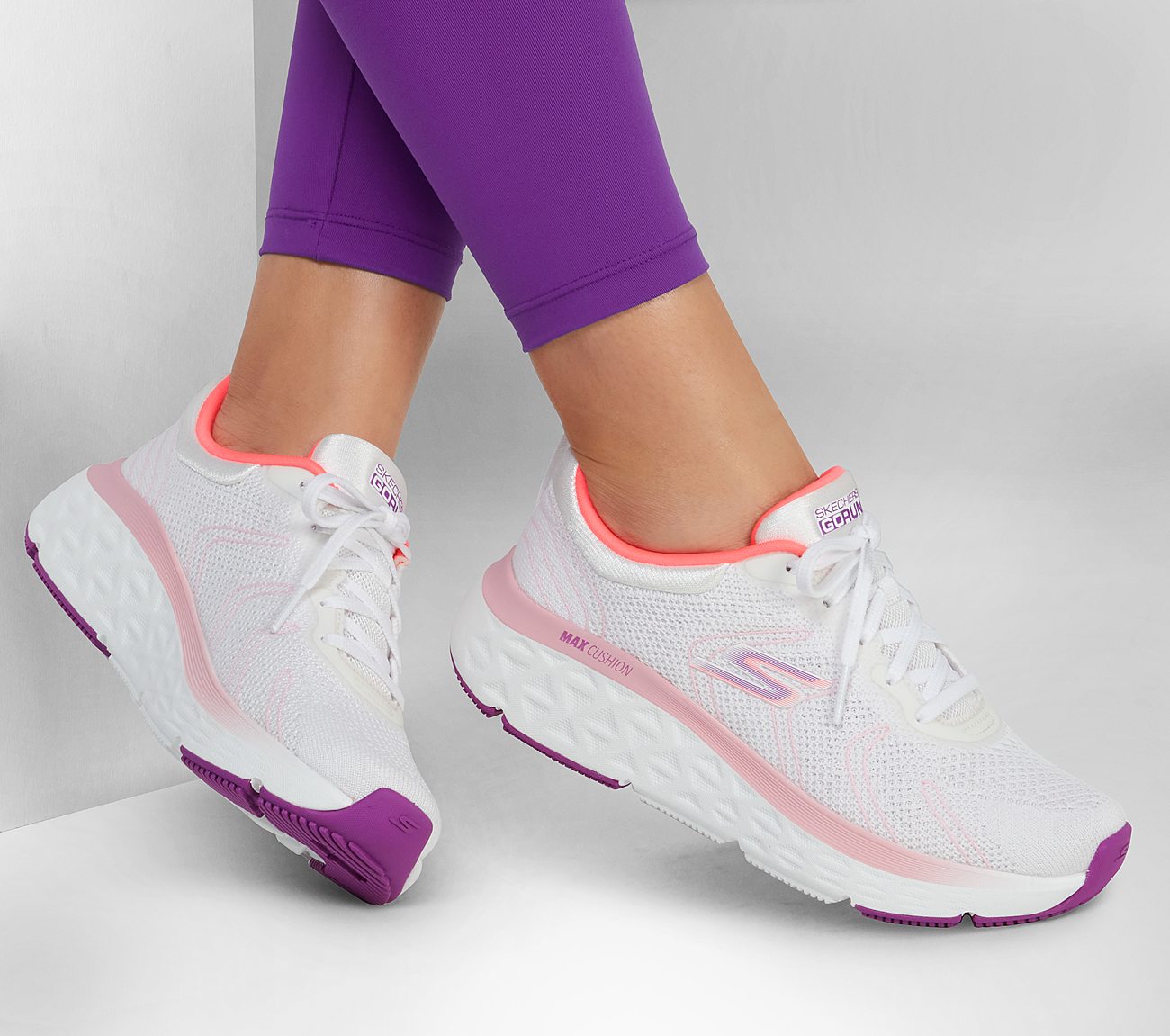 Max Cushioning Delta Shoe Skechers